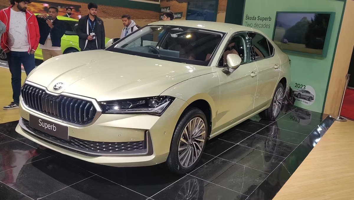 Skoda Superb: लग्जरी, सेफ्टी और ताकत का परफेक्ट कॉम्बिनेशन, जल्द होगी भारत में लॉन्च