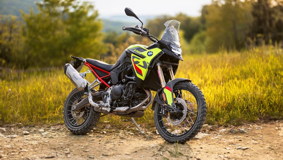 BMW F 900 GS: 13.75 लाख में एडवेंचर का नया राजा, 24 kmpl का माइलेज और दमदार लुक