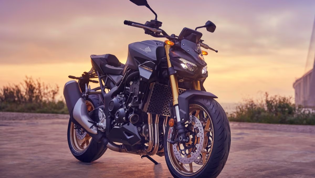 Honda CB1000 SP: 1000cc इंजन और 18 kmpl माइलेज वाली दमदार बाइक की कीमत सिर्फ ₹12.36 लाख से शुरू