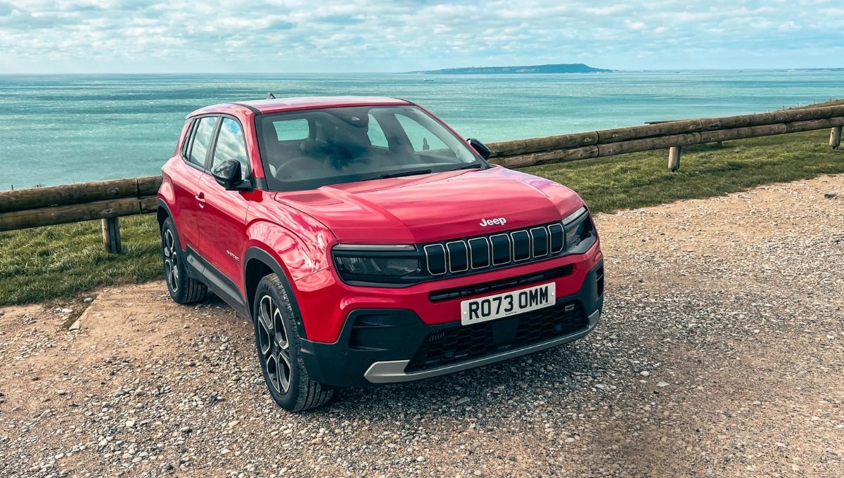 Jeep Avenger: अब सिर्फ 8 लाख में मिलेगी दमदार ताकत और लक्ज़री लुक वाली SUV
