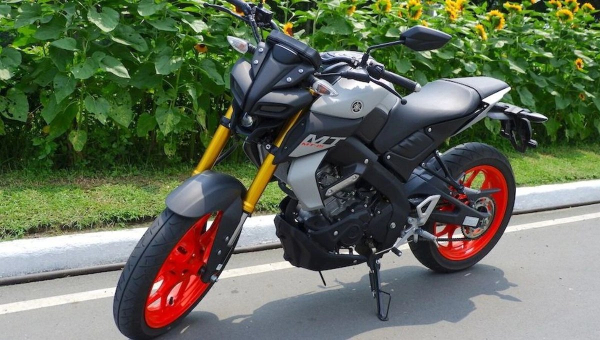 Yamaha MT 15 V2: ₹1.68 लाख में मिले 122kmph की स्पीड और 56.87 kmpl का माइलेज, स्टाइल में सबसे आगे