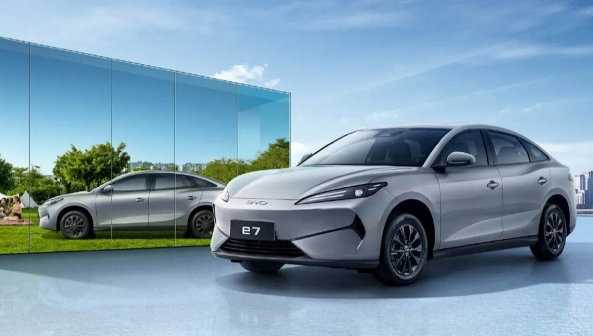 BYD e7 Electric Sedan: 12 लाख की स्टाइलिश कार जो देगी टोयोटा कैमरी को टक्कर, जानिए पूरी डिटेल