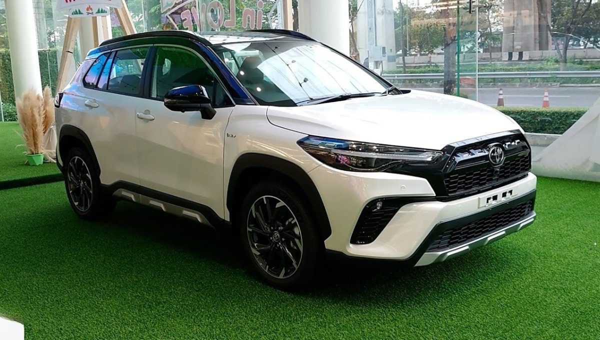Toyota Corolla Cross GR Sport: दमदार लुक, हाइब्रिड पावर और सेफ्टी फीचर्स से भरपूर SUV का शानदार आगमन