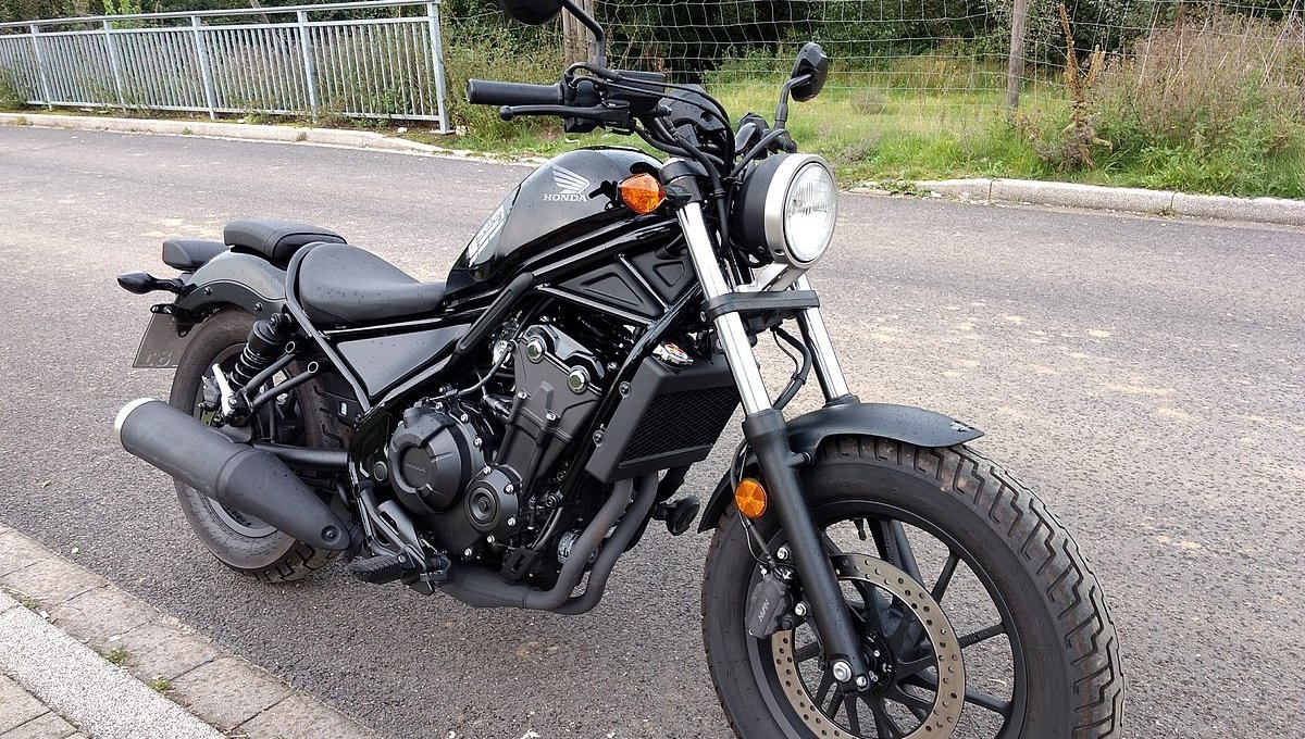 Honda Rebel 500: ₹5.12 लाख की इस क्रूजर बाइक में मिलेगा 27kmpl माइलेज और 471cc का दमदार इंजन