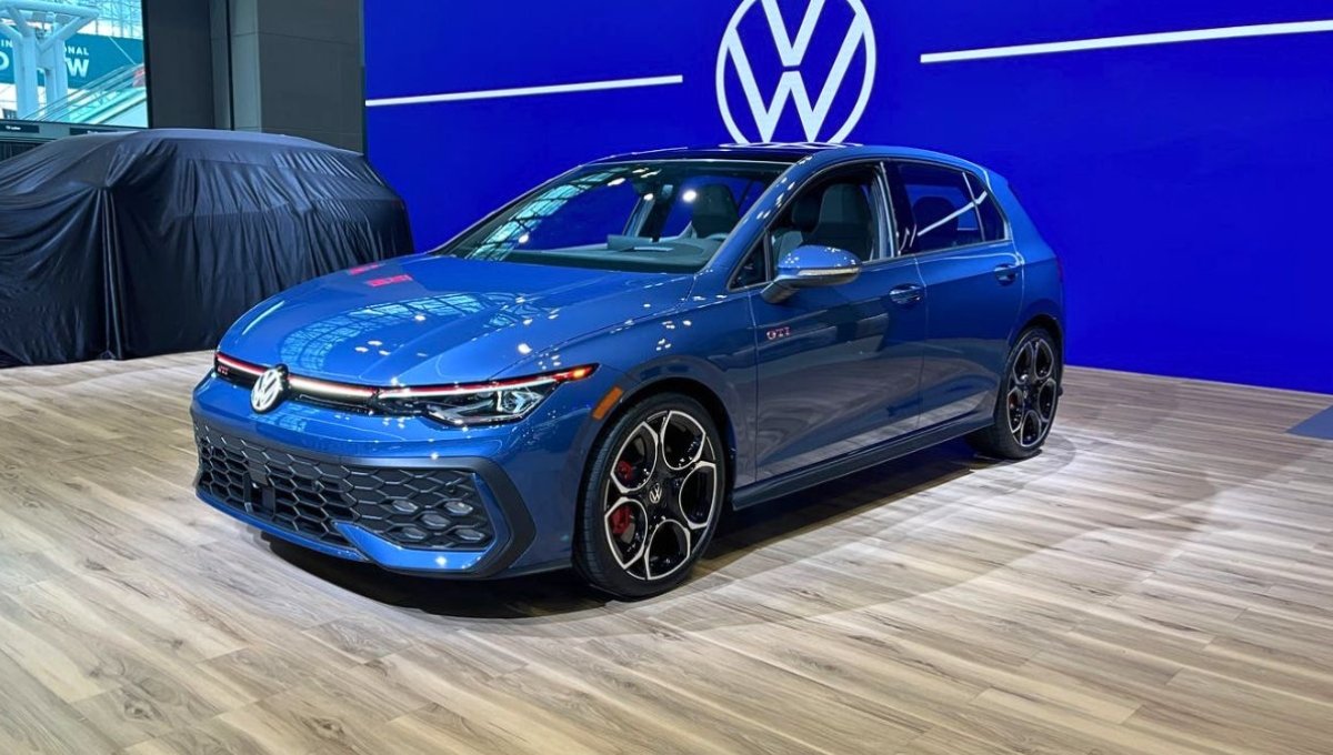 Volkswagen Golf GTI 2025: स्पोर्ट्स कार जैसी परफॉर्मेंस और 14kmpl तक का माइलेज 