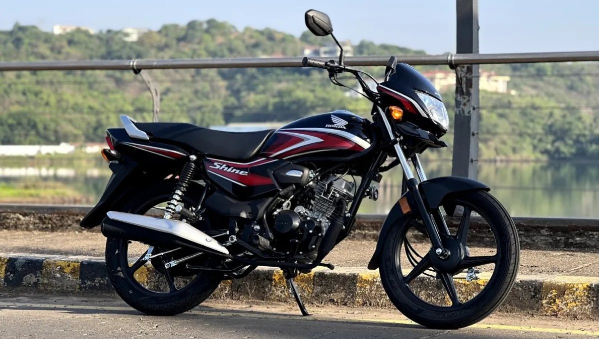 Honda Shine 100: जबरदस्त परफॉर्मेंस और 55kmpl माइलेज के साथ ₹68,767 में आई बजट बाइक