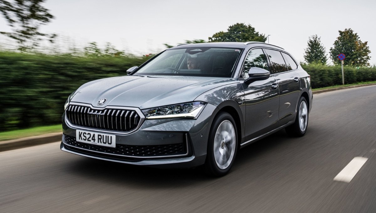 Skoda Superb 2025: सेफ्टी, लग्जरी और दमदार परफॉर्मेंस से लैस एक शानदार फोर व्हीलर