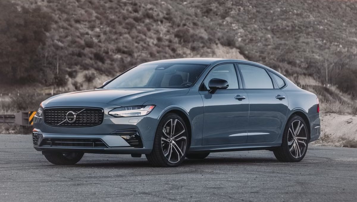 Volvo S90: सेफ्टी, लग्जरी और दमदार परफॉर्मेंस का परफेक्ट मेल, कीमत सिर्फ ₹78.5 लाख से शुरू