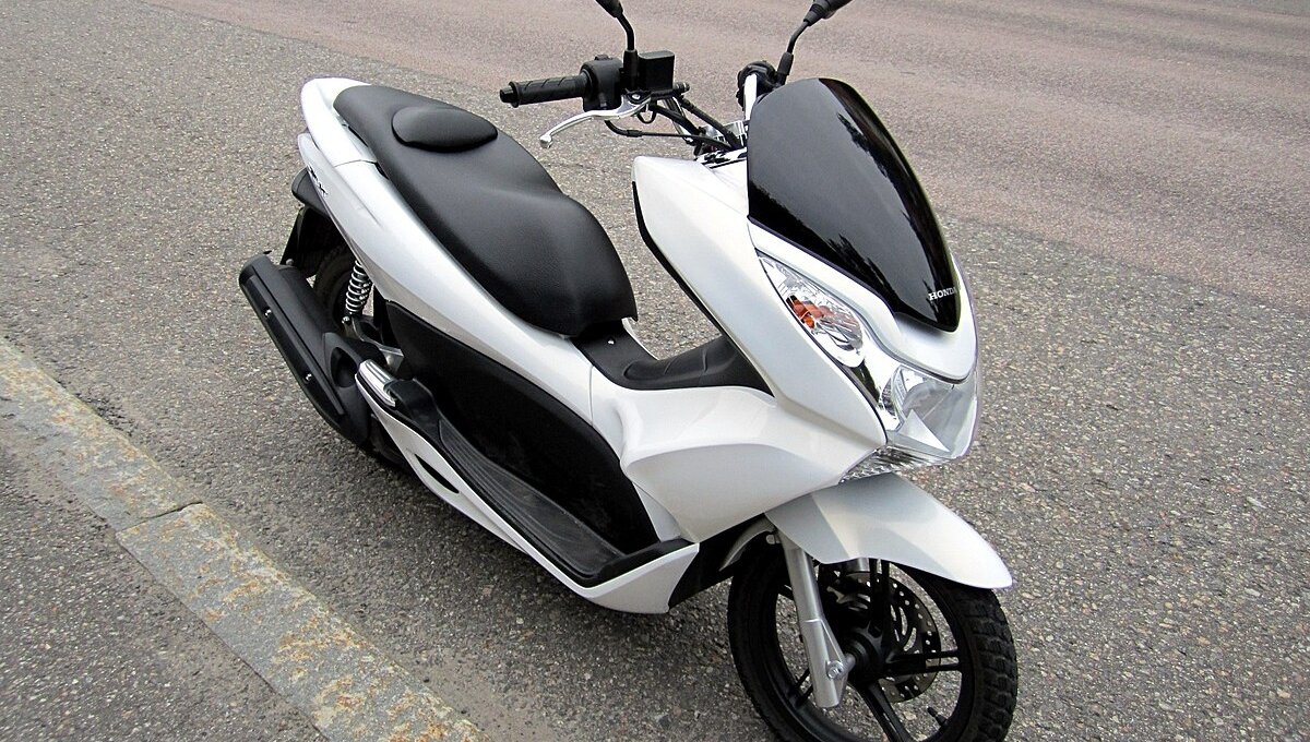 Honda PCX 125: अब Activa से भी जबरदस्त फीचर्स और 60 kmpl माइलेज के साथ धूम मचाने आ रहा है ये स्कूटर