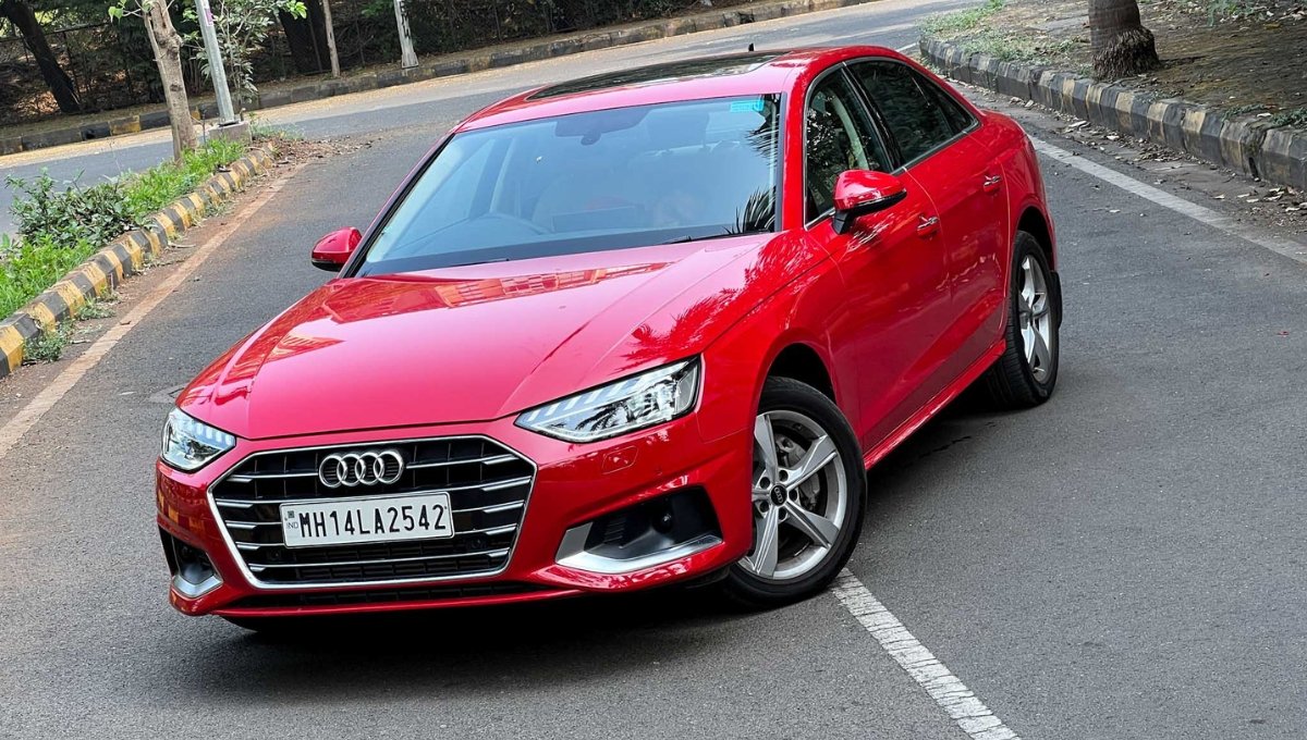 Audi A4: ₹45.34 लाख की शानदार लग्जरी कार, 17 KMPL माइलेज और दमदार परफॉर्मेंस