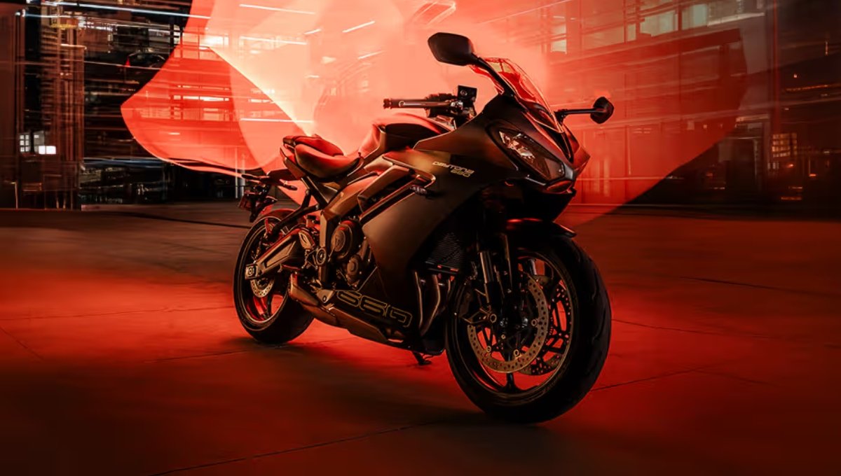 Triumph Daytona 660: युवा दिलों की धड़कन बनी ये 660cc की स्पोर्ट बाइक, लुक और पावर दोनों में बेमिसाल