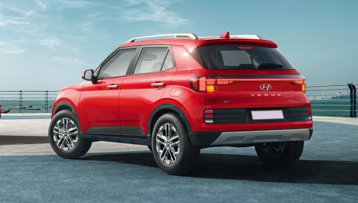 Hyundai Venue: 7.94 लाख की कीमत में प्रीमियम छोटे SUV, जो देती है 18 kmpl का जबरदस्त माइलेज