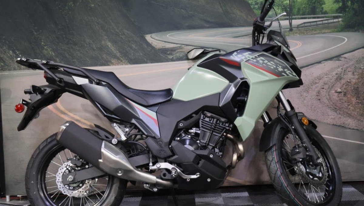 Kawasaki Versys-X 300: दमदार लुक और 296cc इंजन के साथ आई यह बाइक, Royal Enfield को दे रही सीधी टक्कर