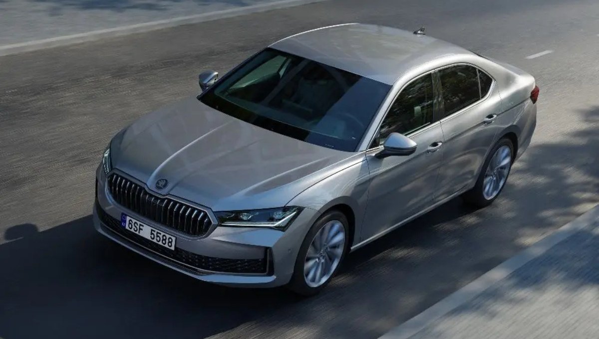 Skoda Superb 2025: सेफ्टी, लग्जरी और दमदार परफॉर्मेंस से लैस एक शानदार फोर व्हीलर