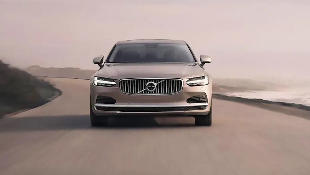 Volvo S90: सेफ्टी, लग्जरी और दमदार परफॉर्मेंस का परफेक्ट मेल, कीमत सिर्फ ₹78.5 लाख से शुरू