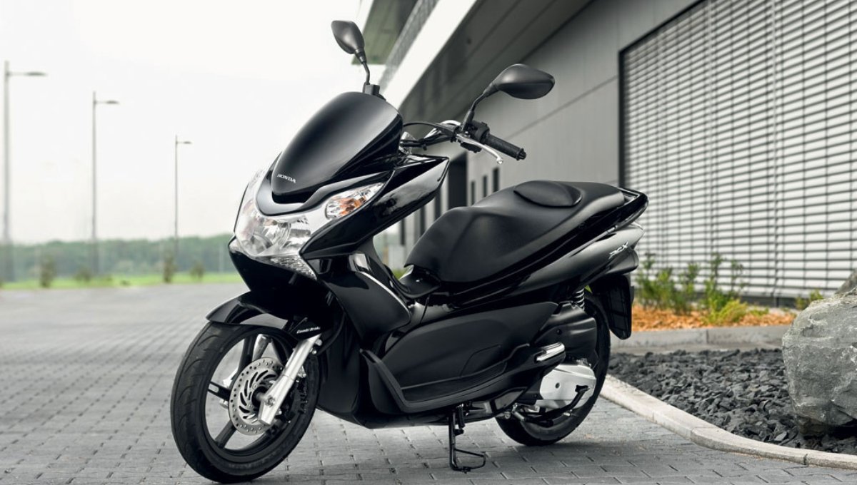 Honda PCX 125: अब Activa से भी जबरदस्त फीचर्स और 60 kmpl माइलेज के साथ धूम मचाने आ रहा है ये स्कूटर