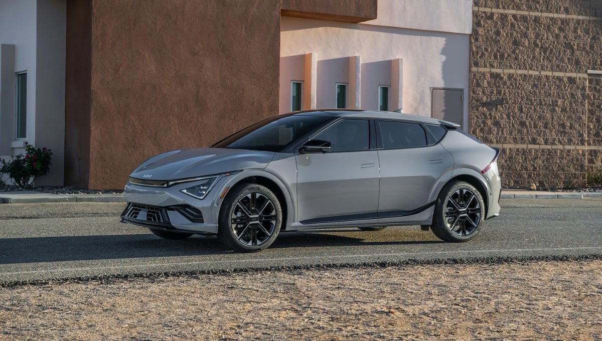 Kia EV6: लग्जरी लुक और दमदार रेंज वाली इलेक्ट्रिक कार, जो हर सफर को बना दे खास