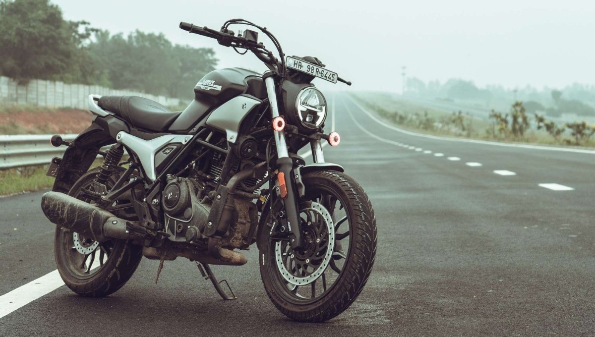 Hero Mavrick 440: रेट्रो लुक और दमदार इंजन वाली ये बाइक बुलेट को भी दे रही टक्कर