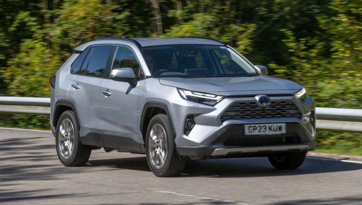 Toyota की सबसे एडवांस Toyota SUV RAV4 Hybrid जबरदस्त माइलेज, फीचर्स और शानदार लुक्स के साथ