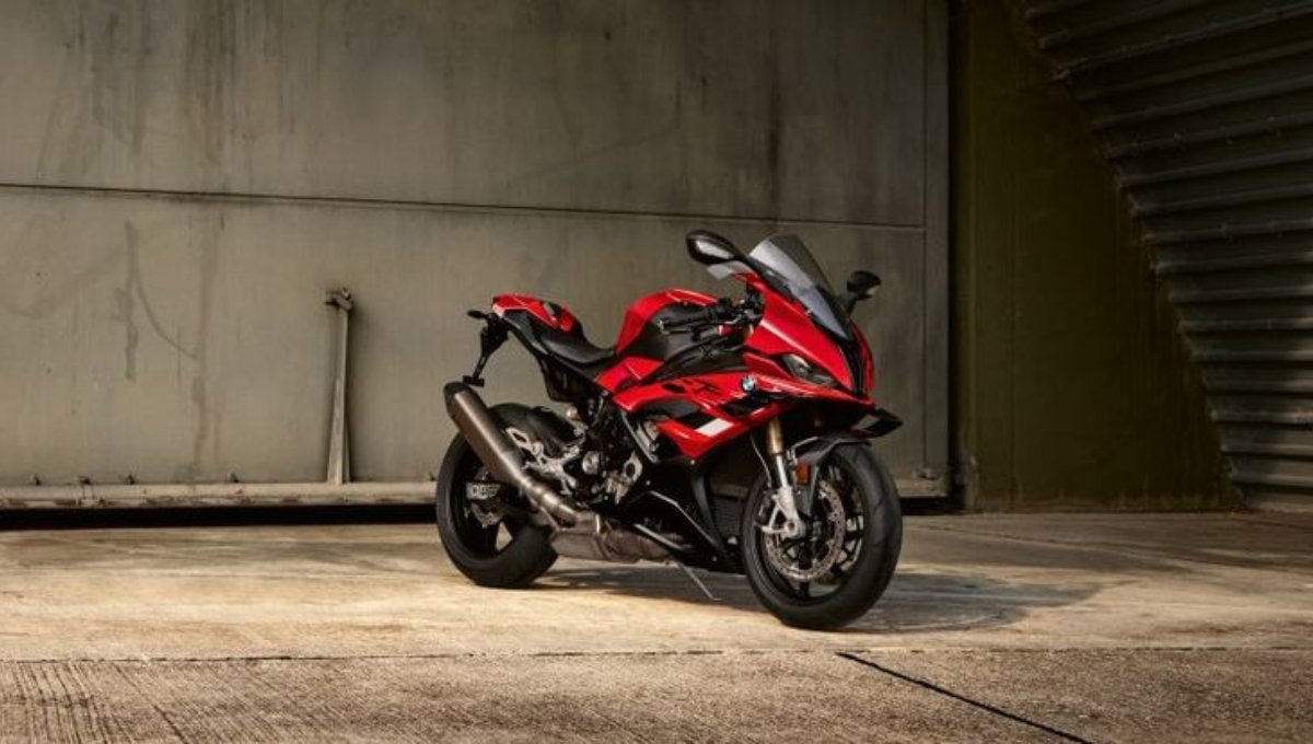BMW S1000 RR: सिर्फ ₹20.5 लाख में पाएँ 999cc की रफ्तार और 15 kmpl का दमदार माइलेज