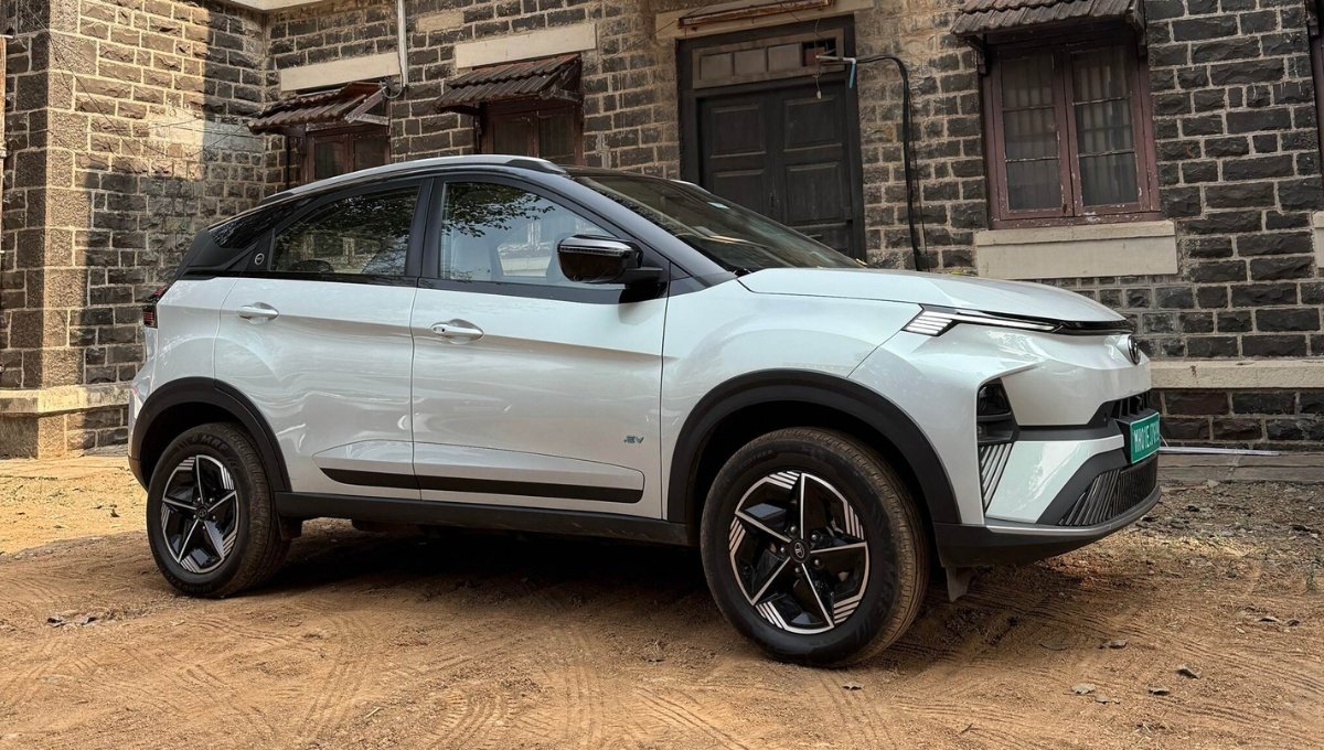 Tata Nexon EV: 325-465KM माइलेज के साथ, अब सिर्फ Rs 12.49 लाख से शुरू