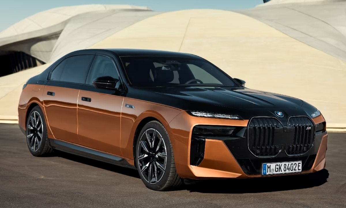 BMW i7