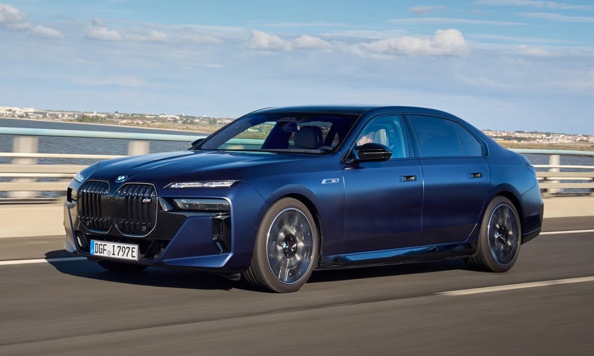 BMW i7