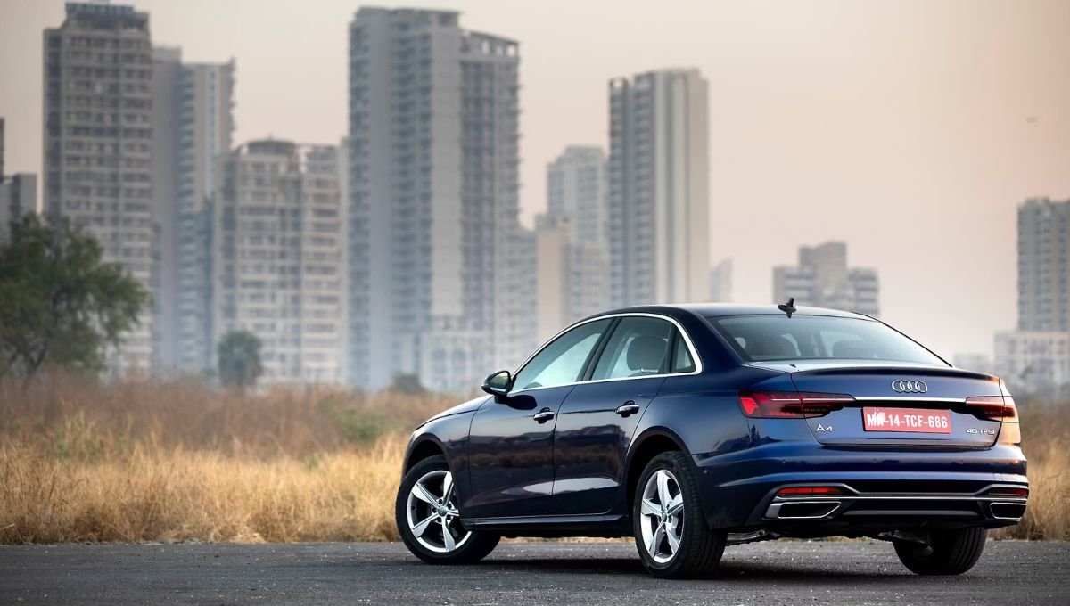 Audi A4: रॉयल सफर की शुरुआत, माइलेज 14.1 kmpl, कीमत Rs45 लाख से