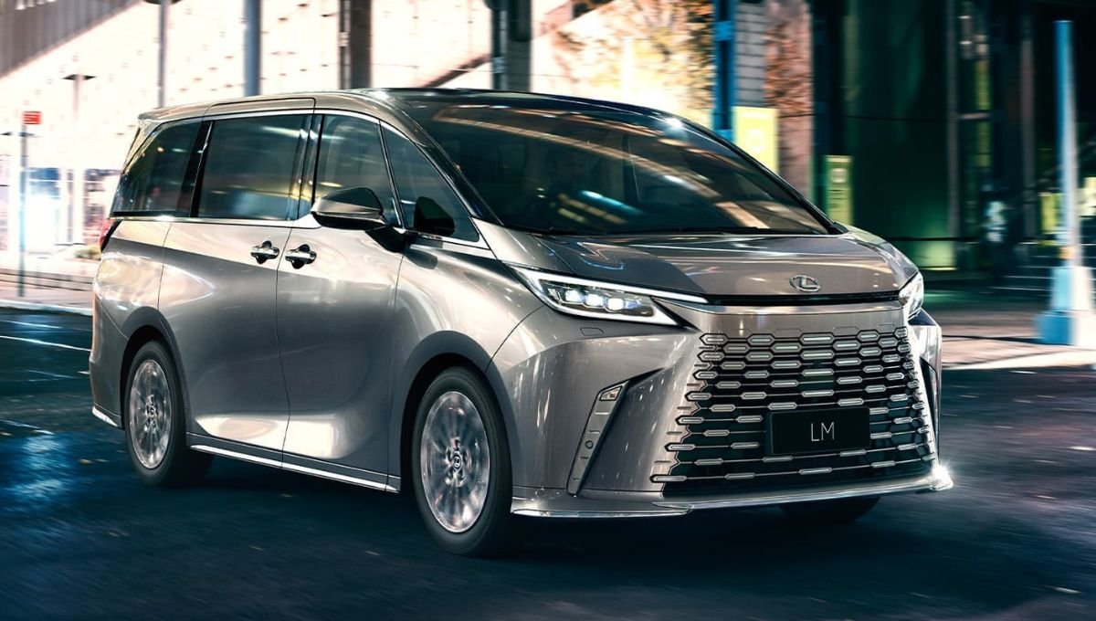 Lexus LM: लग्ज़री एमयूवी के साथ 16 kmpl का हाइब्रिड माइलेज, कीमत Rs2 करोड़ से शुरू