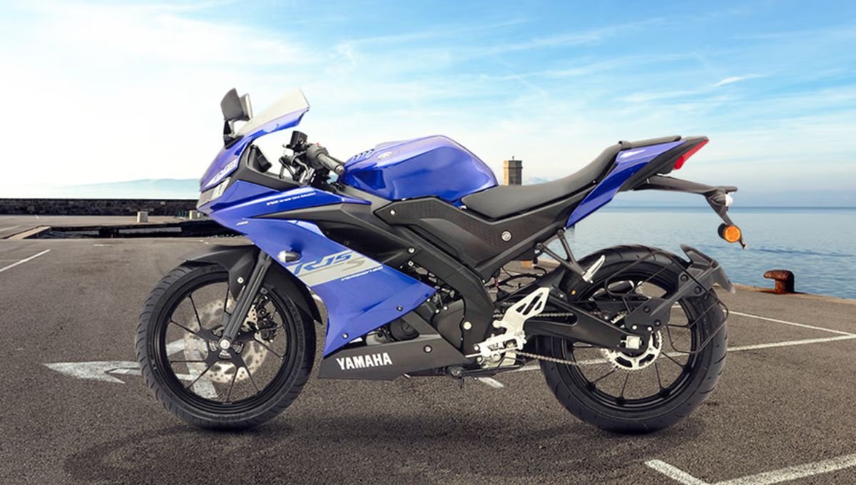 Yamaha R15S: 40 kmpl माइलेज और Rs1.65 लाख की दमदार स्पोर्ट्स बाइक